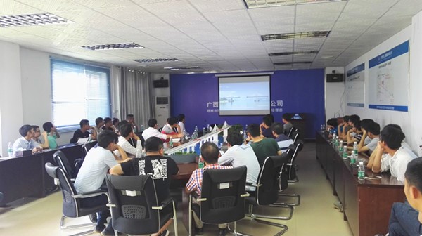 图二：召开桥梁上构施工技术交流会.jpg